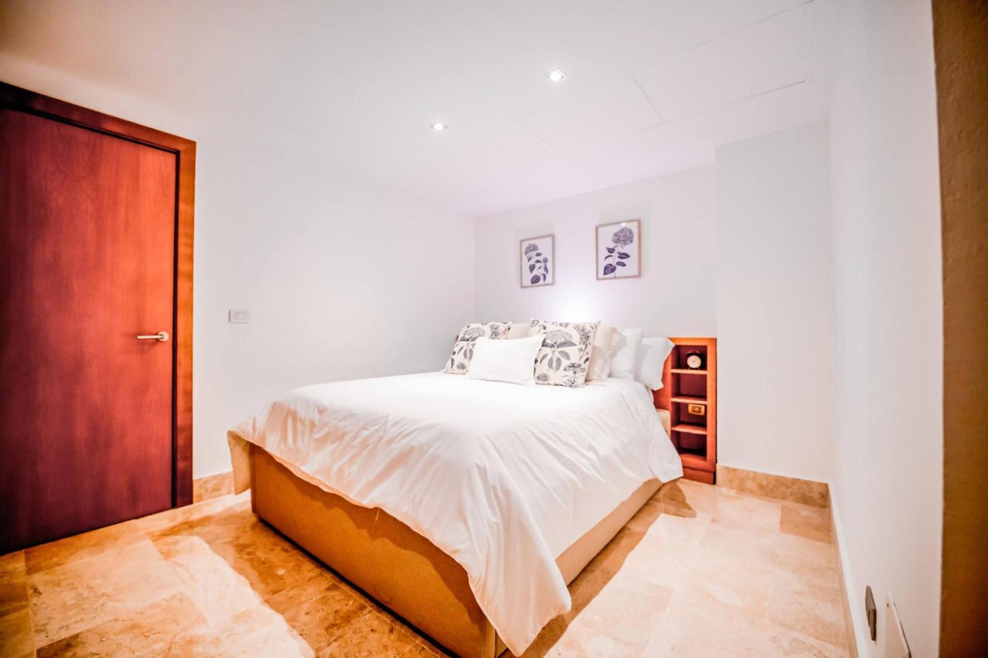 Apartamento La Amada Residences Private Getaway With Pools & Gym *