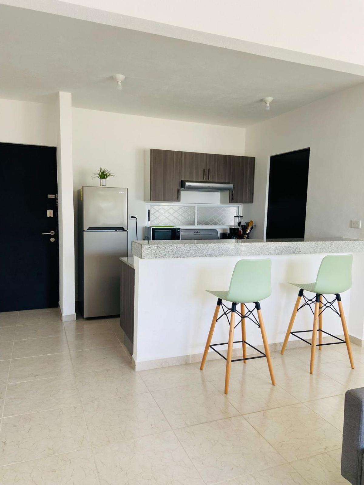 Lovely 2 Bedroom 2 Bathroom *