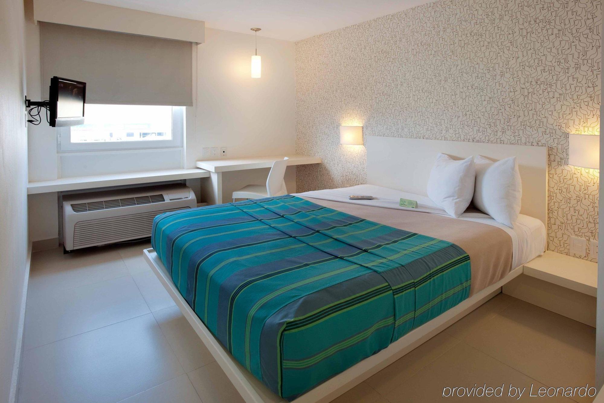 Hotel Express Junior By Marriott Cancún