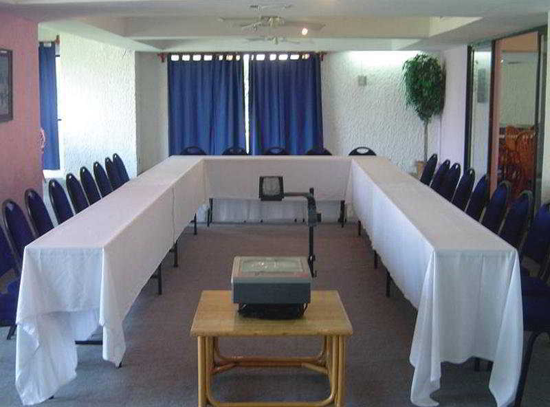 Hotel Selina Laguna Zone 3*