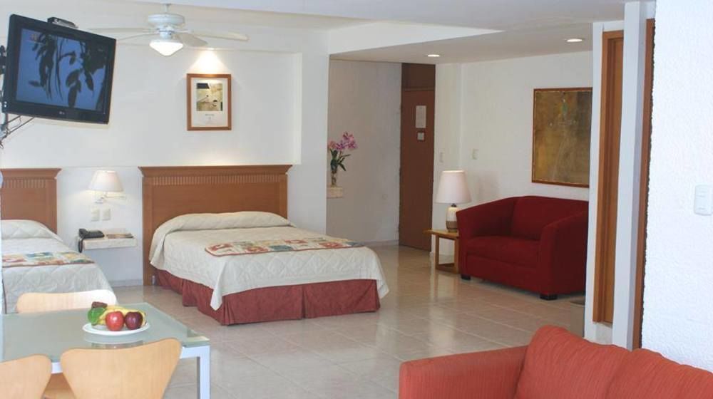 Y Nader Cancún