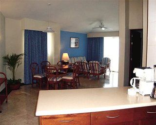 The Sunshine Club At Tucancun Beach Cancún