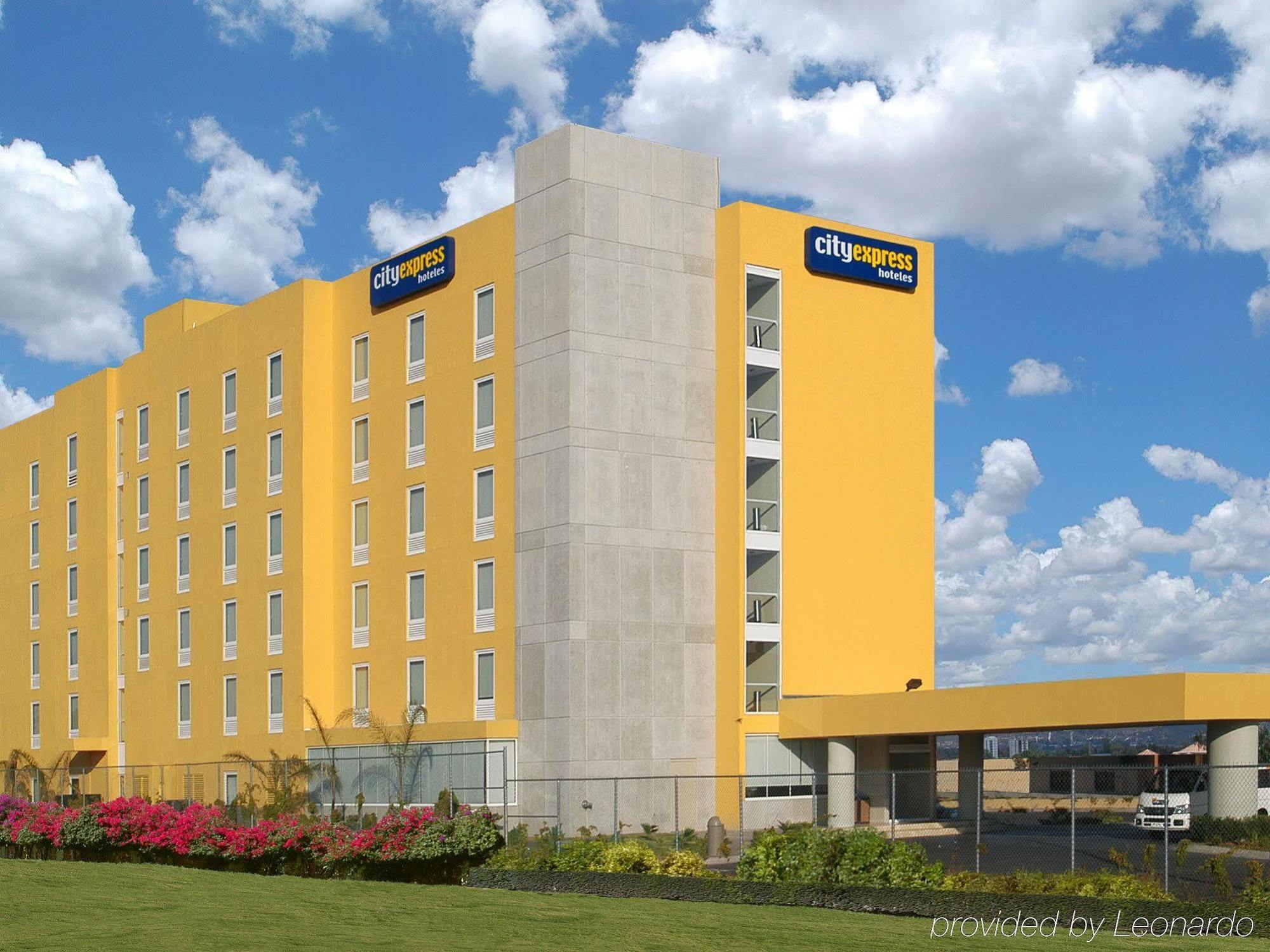 Hotel Express Junior By Marriott Cancún