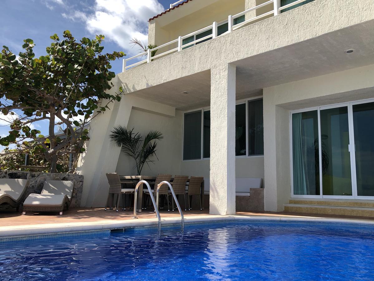 Eight Bedroom Beach House * Cancún