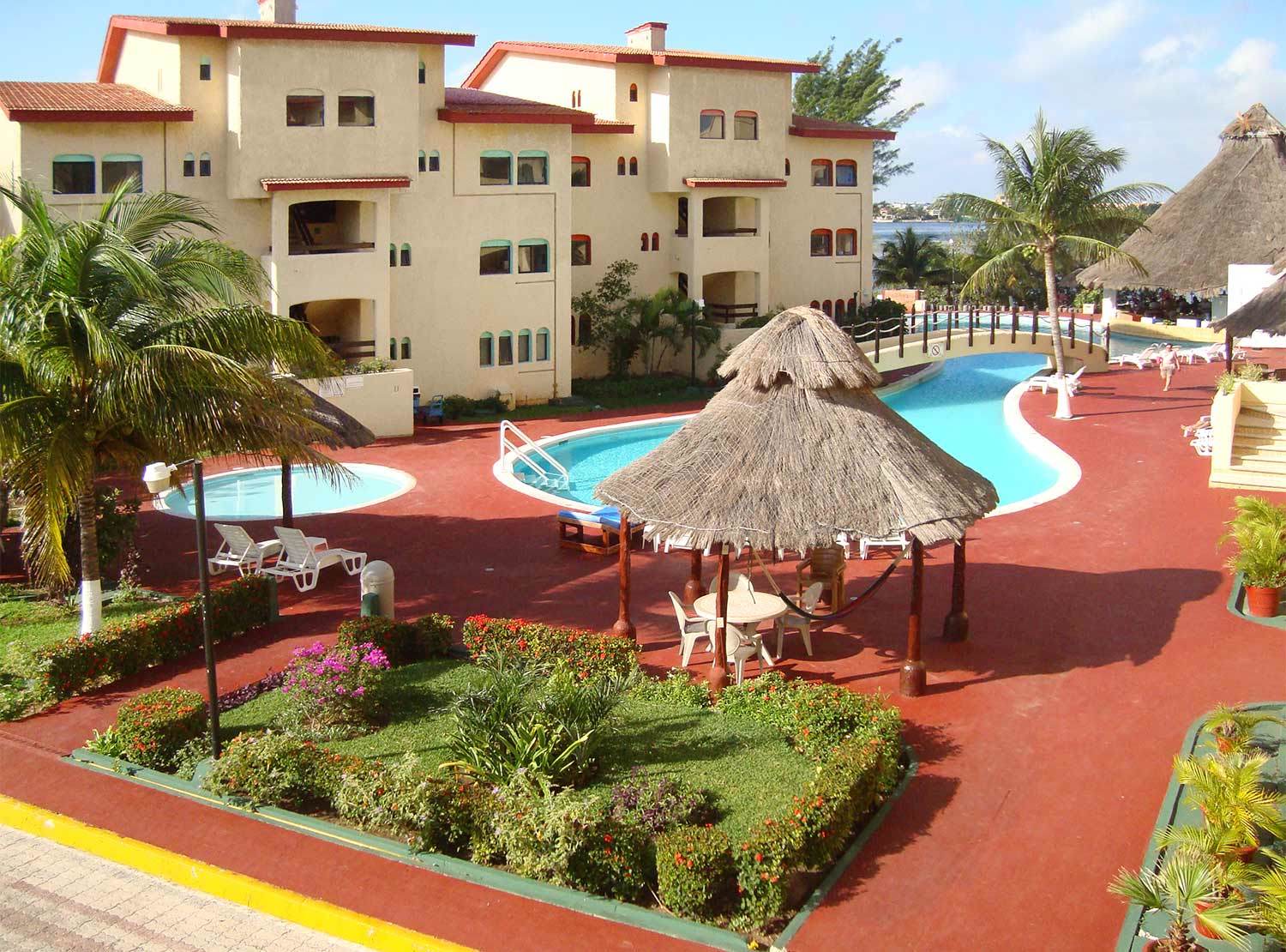 Selina Laguna Zone Hotel Cancún