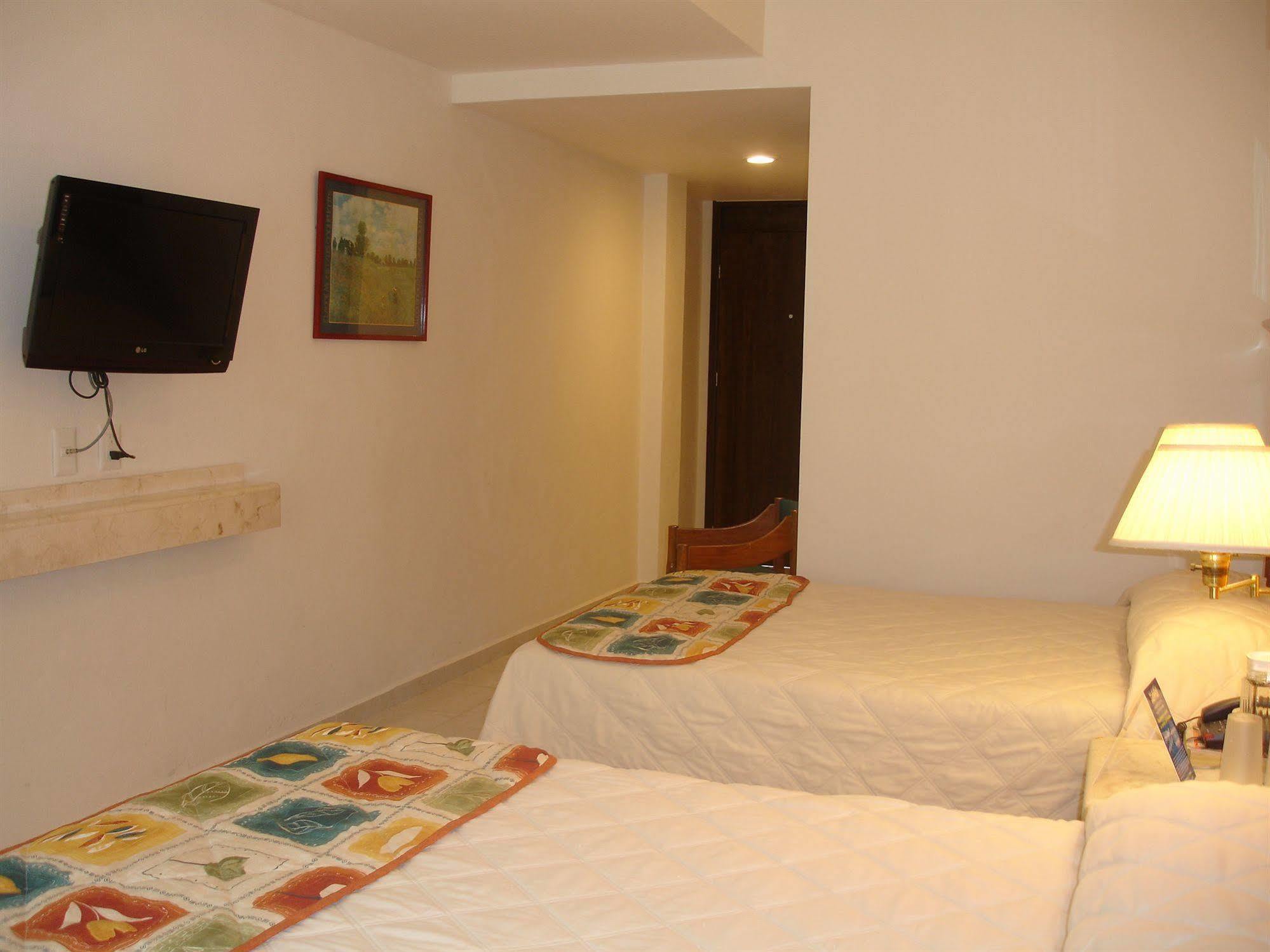 Y Nader Hotel 3*