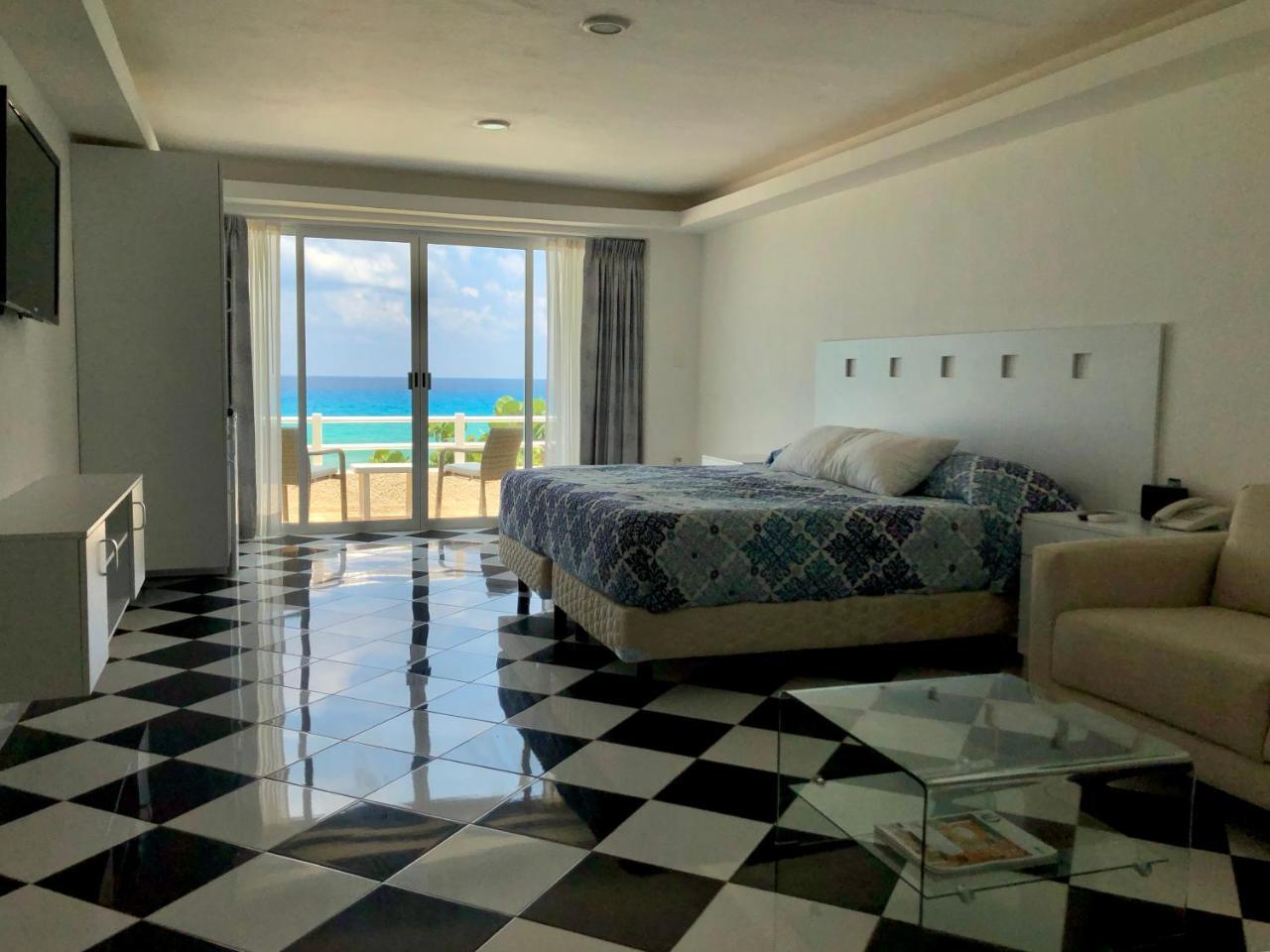 Eight Bedroom Beach House Cancún