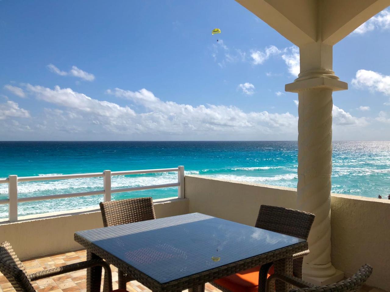 Eight Bedroom Beach House * Cancún