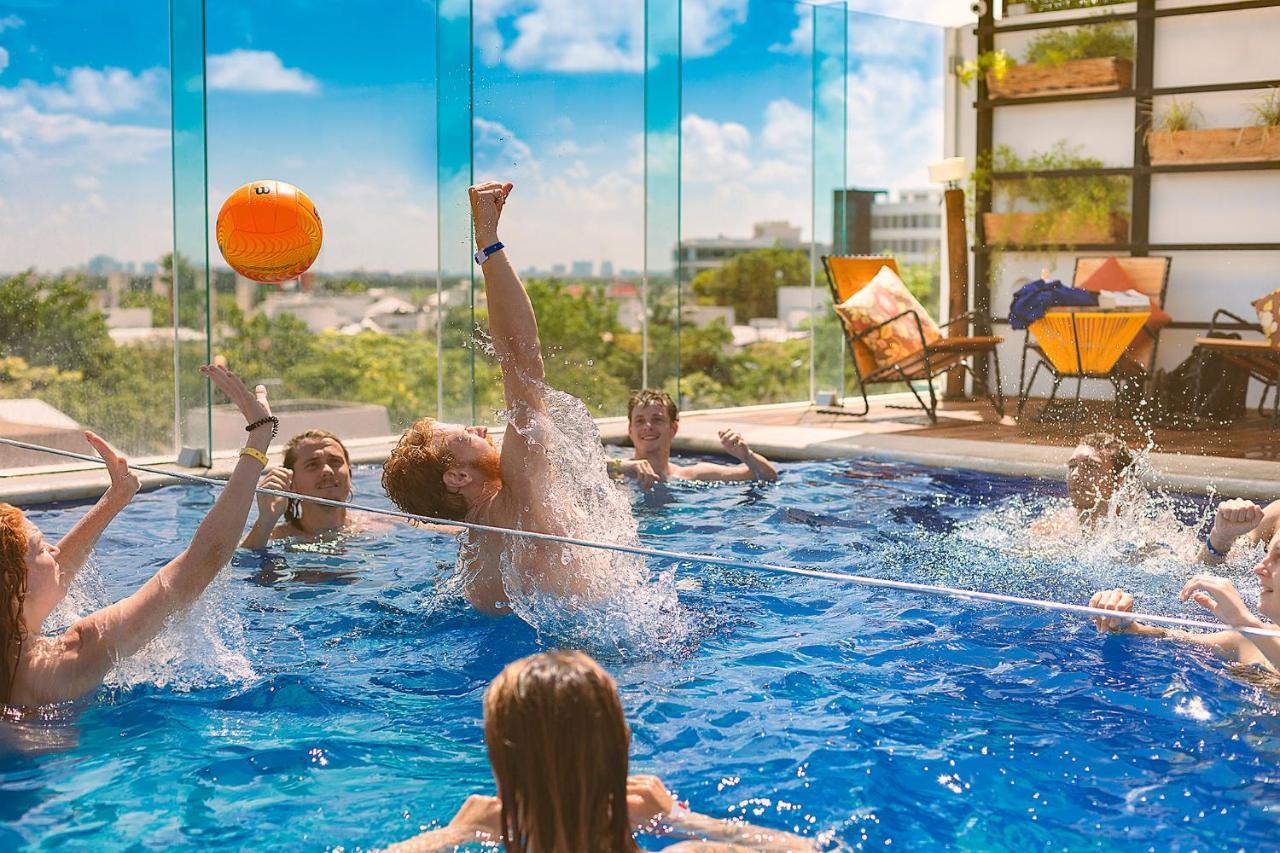 Nomads & Rooftop Pool Hostal *