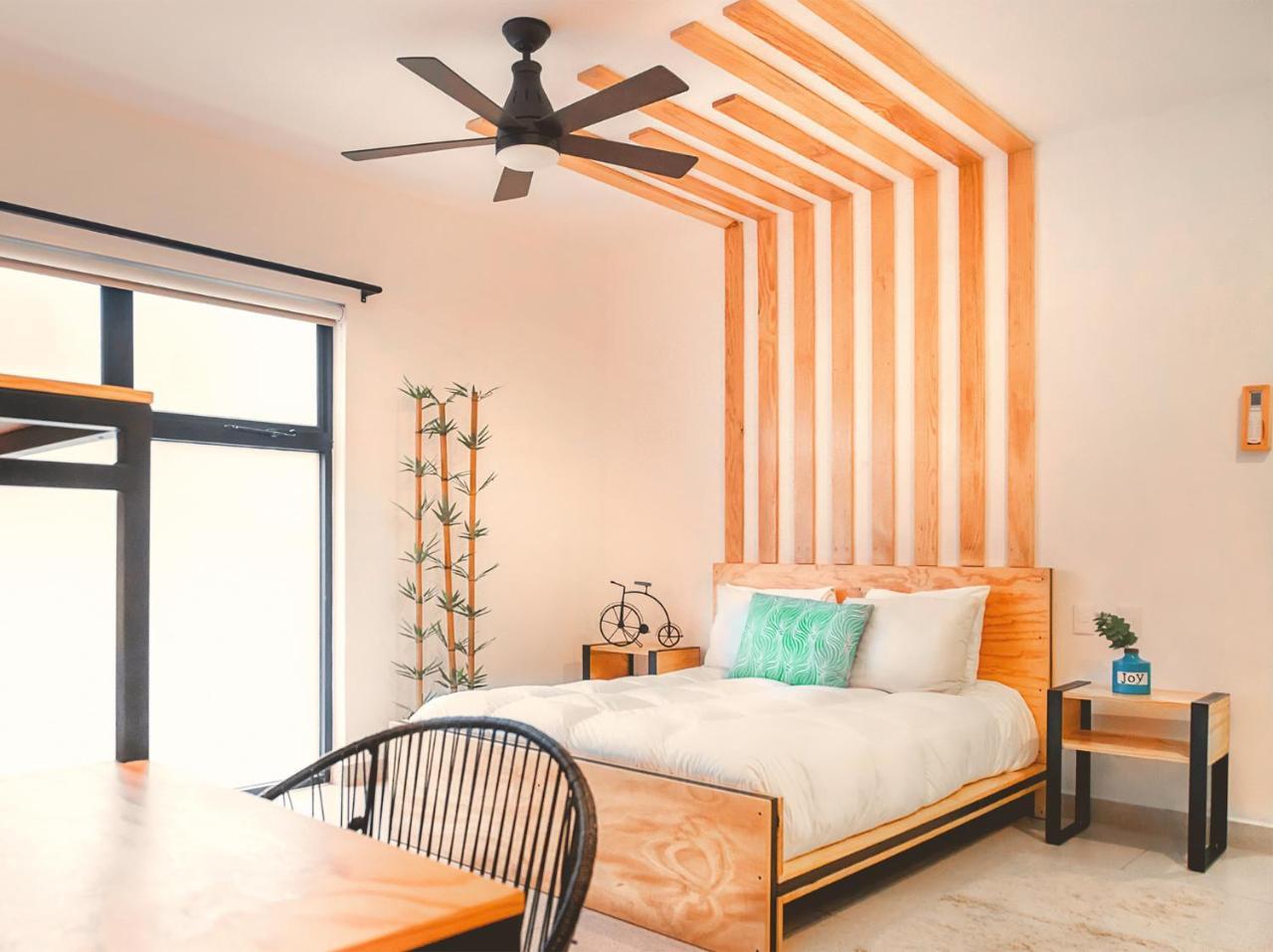 Nomads & Rooftop Pool Hostal Cancún