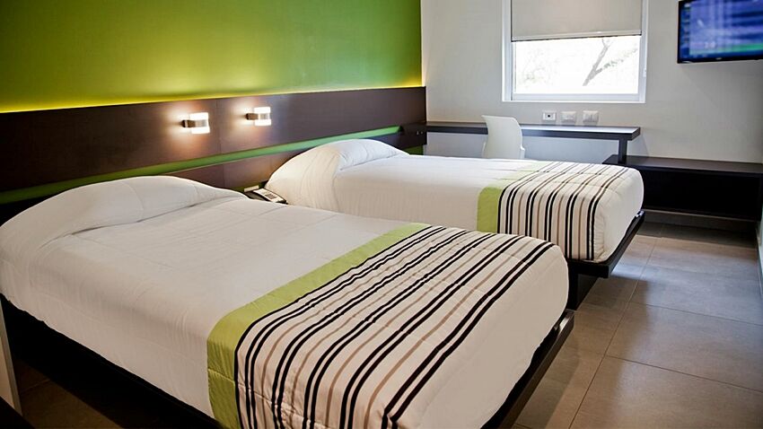 Hotel Express Junior By Marriott Cancún