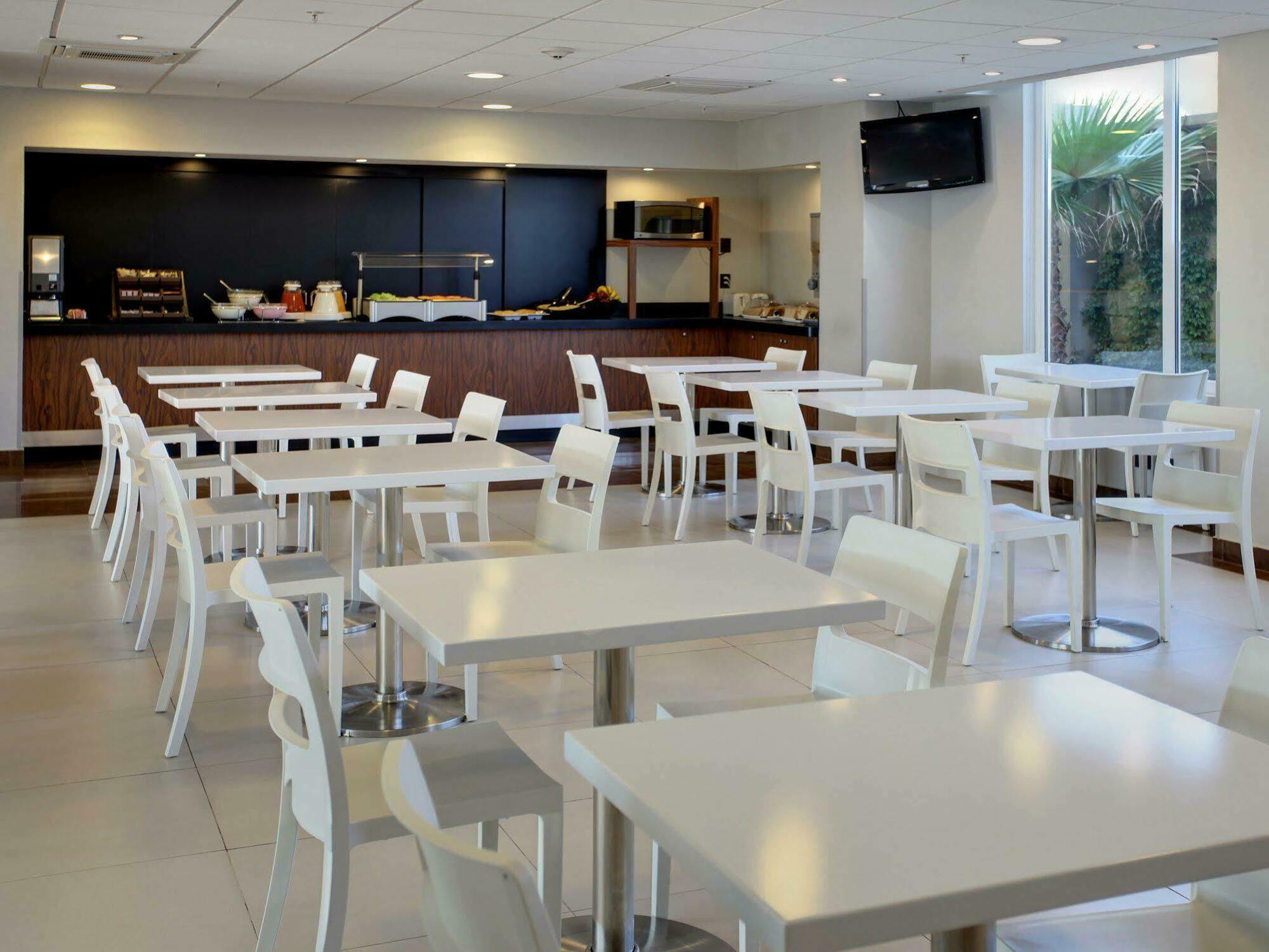 Hotel Express Junior By Marriott 3*