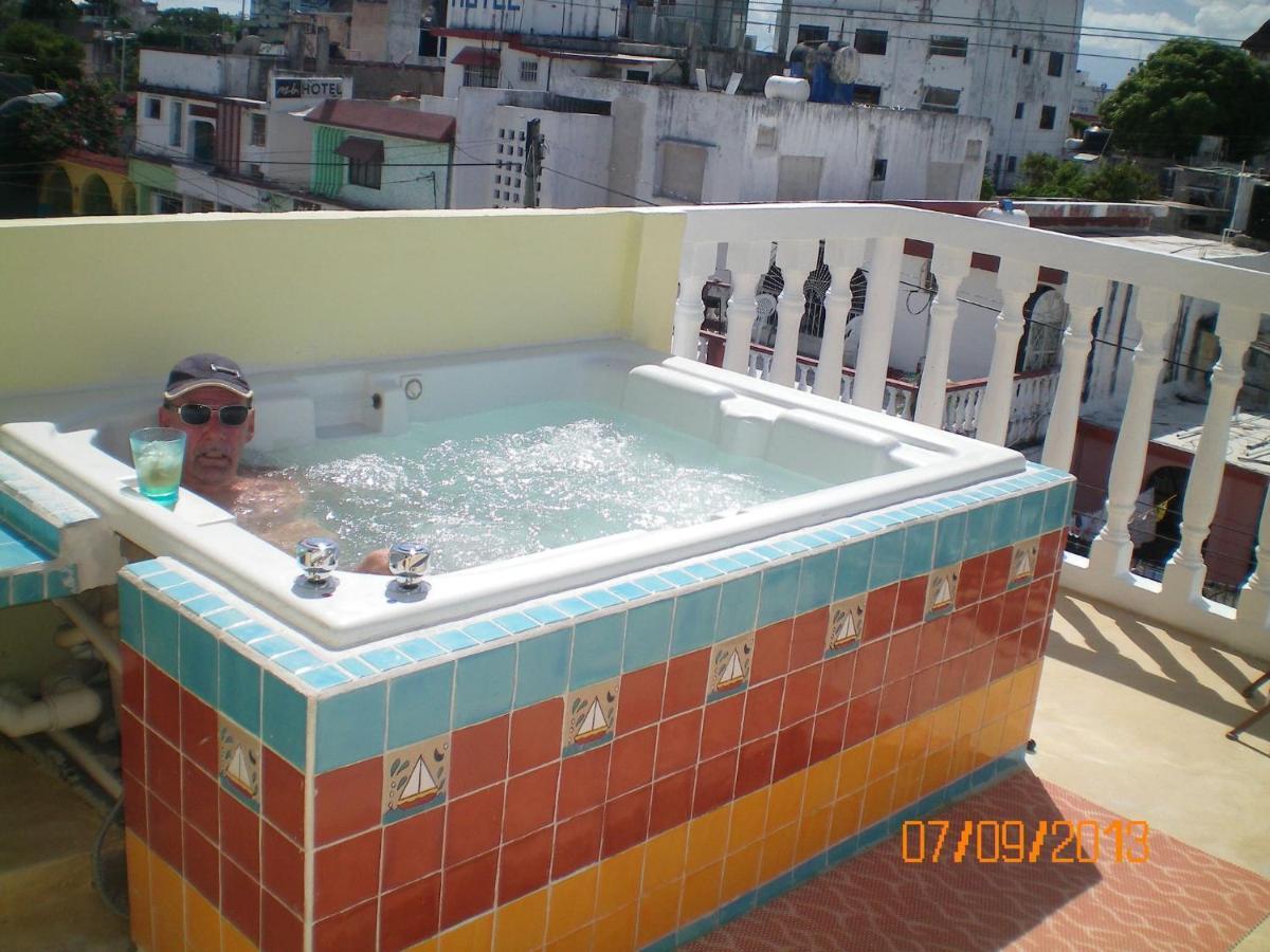 4 Terrace Tub Pensión *