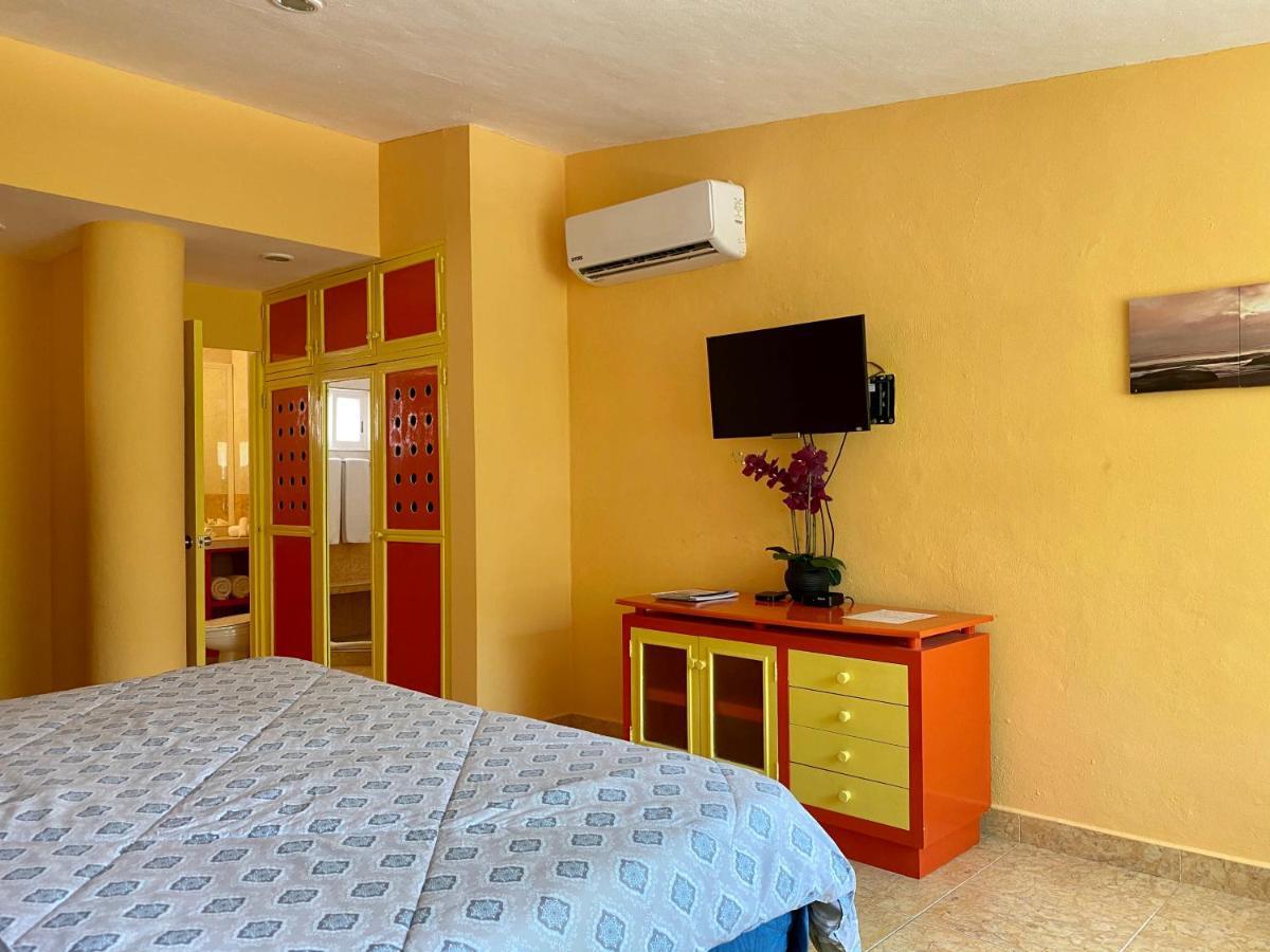 Eight Bedroom Beach House * Cancún
