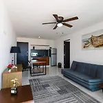 Large One-Bedroom Apt Near Isla Mujeres Ferry