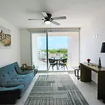 Large One-Bedroom Apt Near Isla Mujeres Ferry