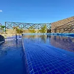 Hotel Suites La Roca