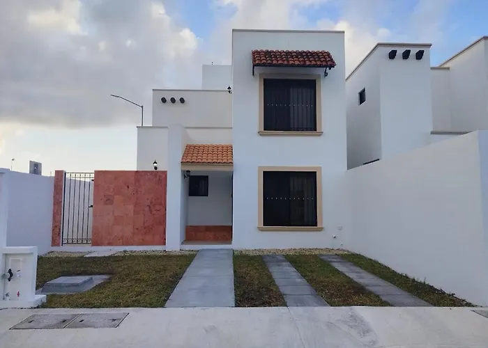 Hermosa Casa A 15 Minutos Del Aeropueto De Cancun En Exclusivo Fraccionamiento Residencial