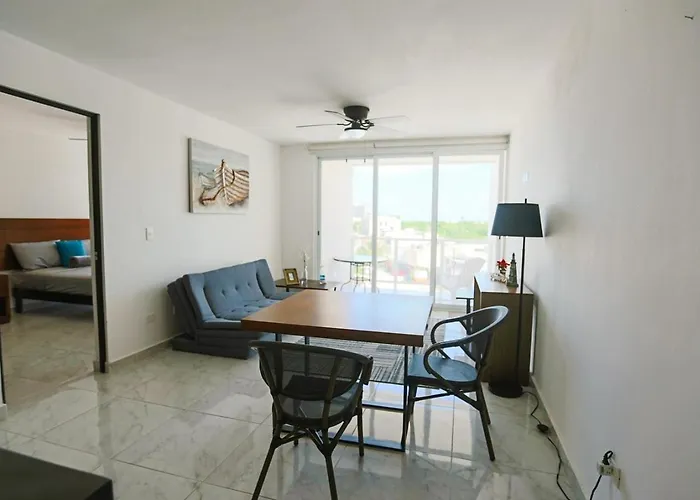 Large One-Bedroom Apt Near Isla Mujeres Ferry