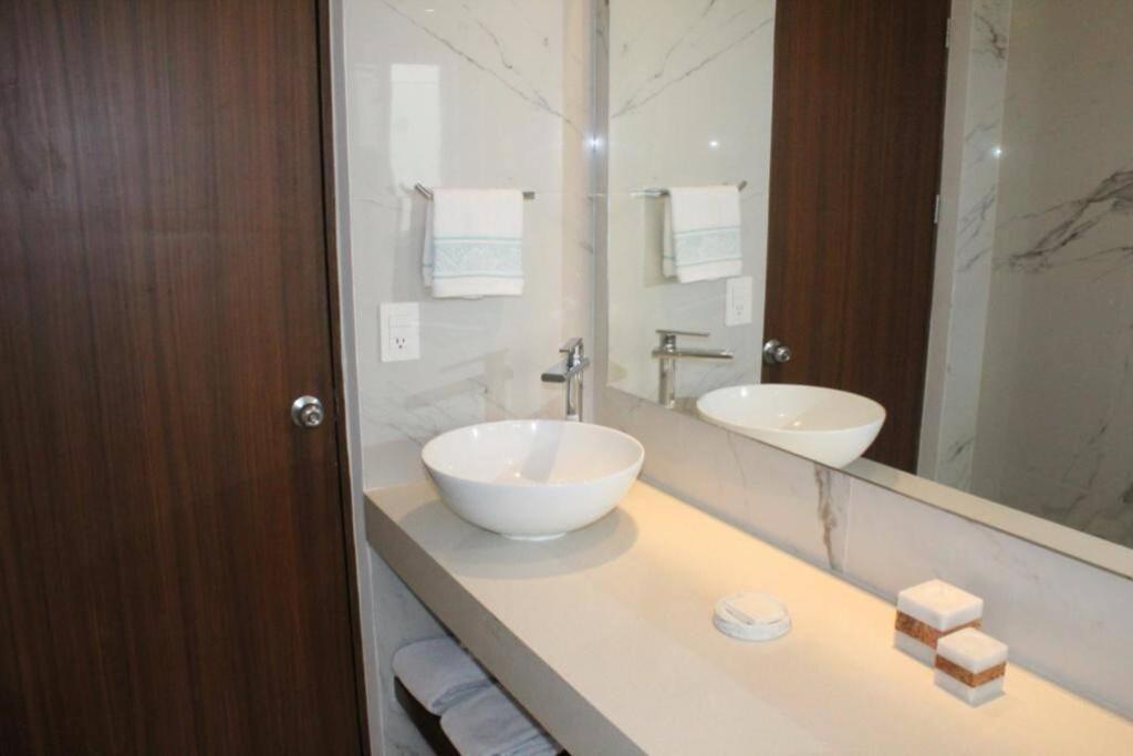 Front Renewed Apartment Cancun