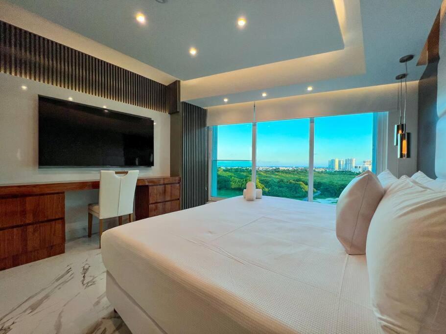 Luxury 3br •