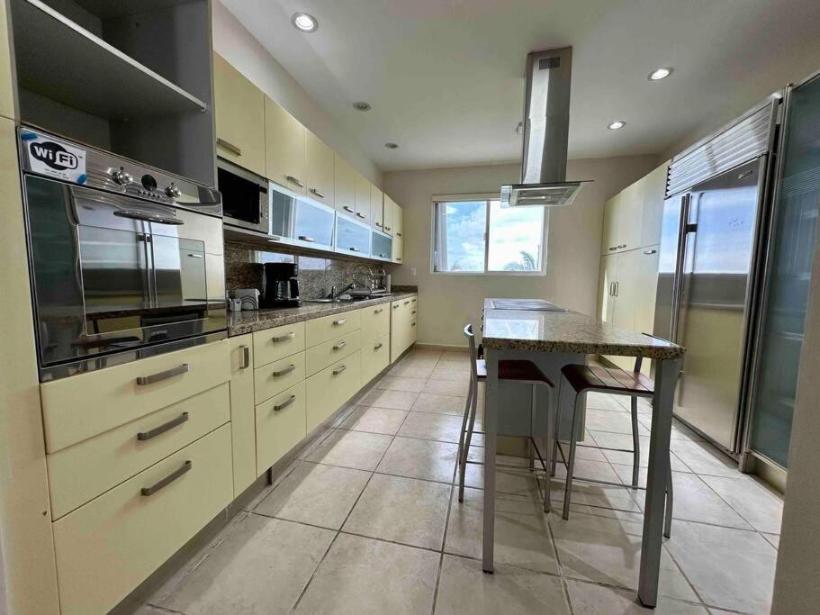 Deluxe Ocean View 3b With Great Location Cancun