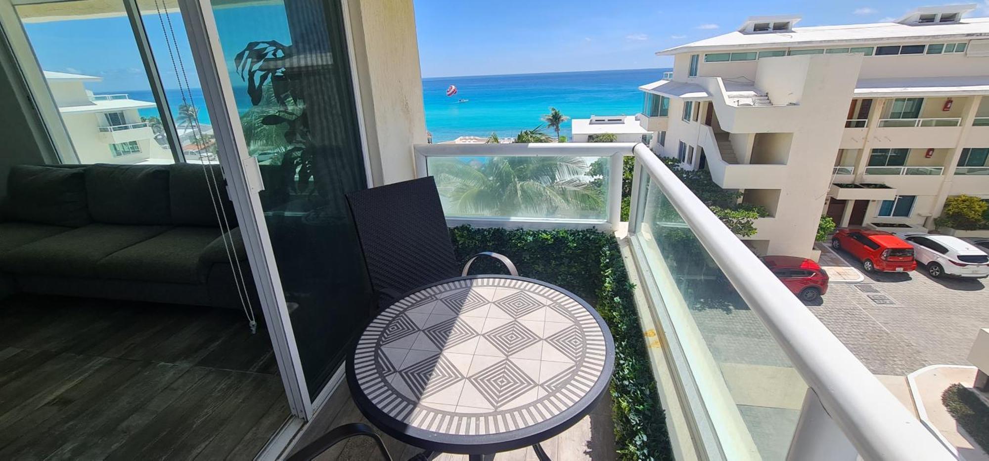 Brisas, Beyond Expectations Oceanfront Apartamento Cancún