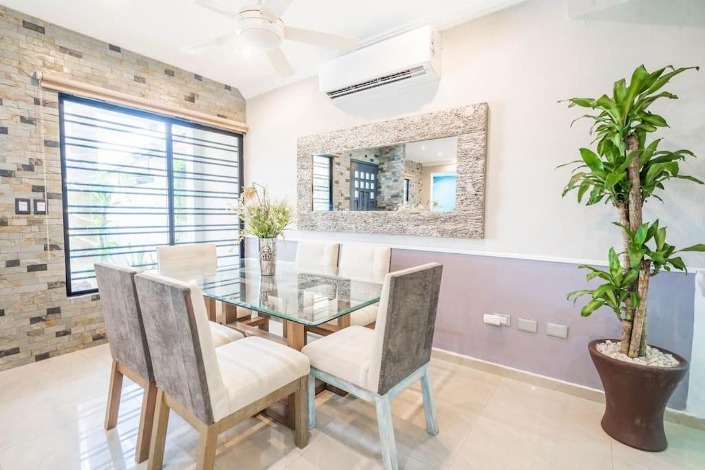 Caracol King Bed - 4 Bedroom -w Terrace At Downtown Prime Villa Cancun