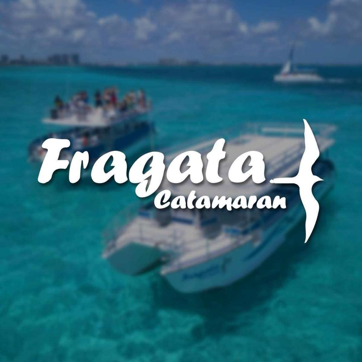 Catamaran Bote Barco Tour Isla Mujeres Hotel en barco Cancún