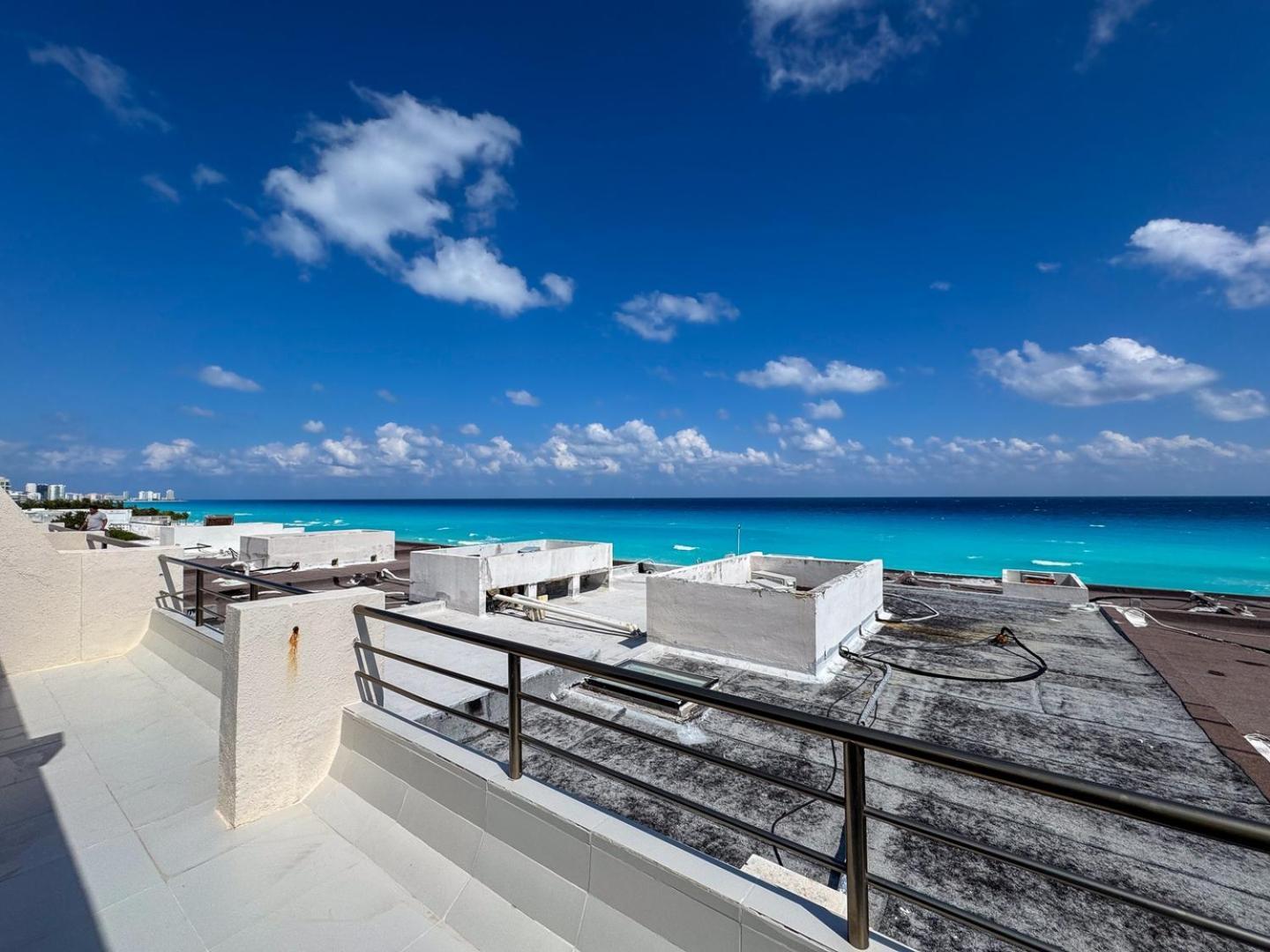 Apartamento Spacious 2-story, 4 Bedrooms, Ocean View Balcony Cancún