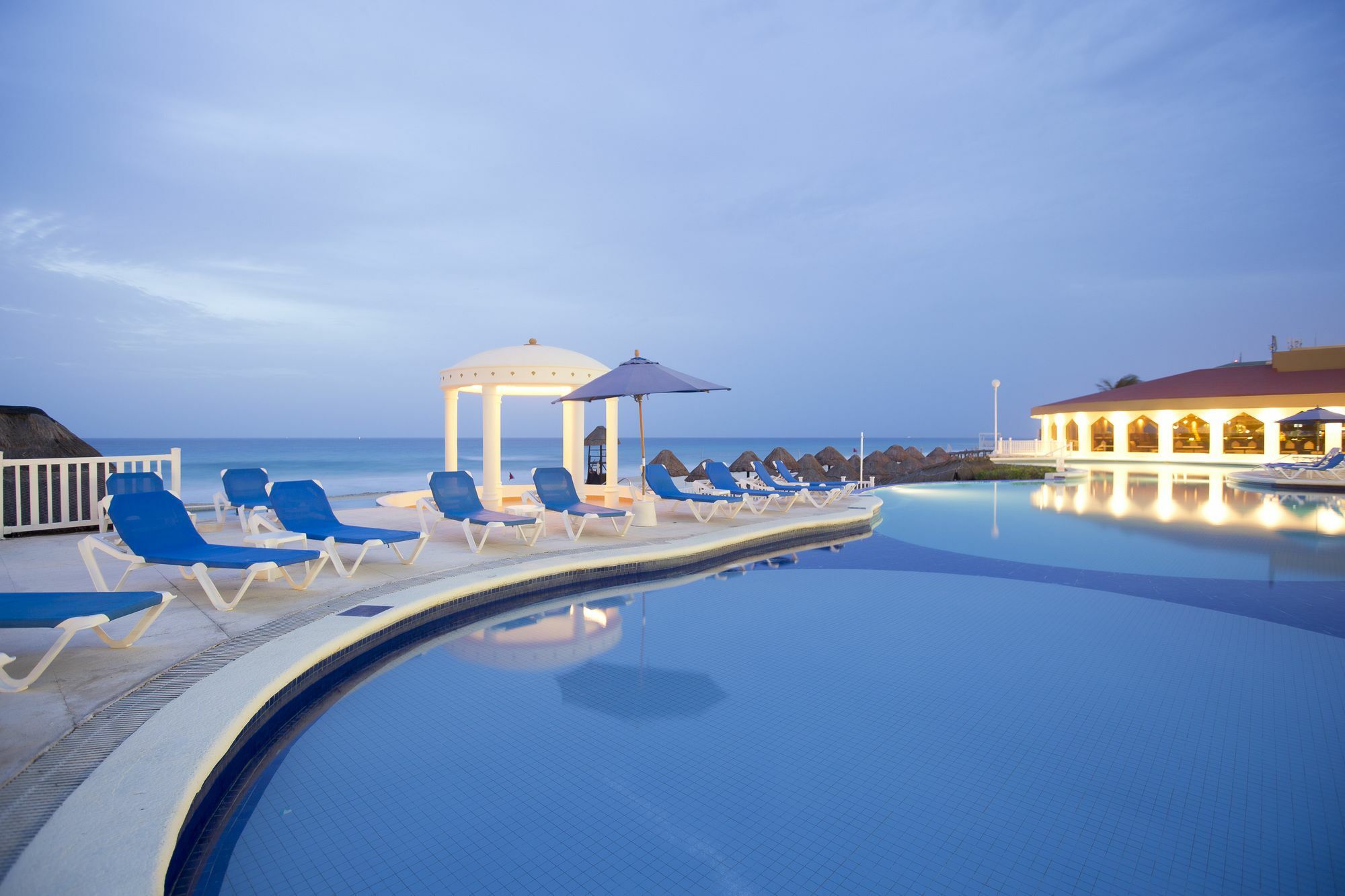 Hotel Golden Parnassus 3*