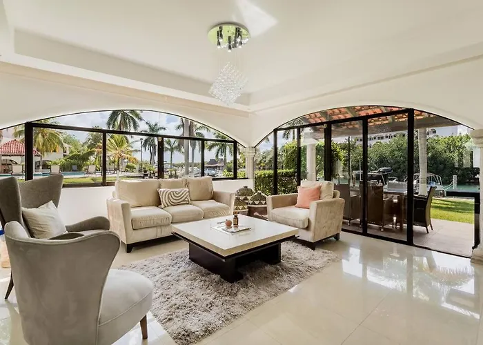 Stylish Lagoon Front Villa By Casa Paraiso