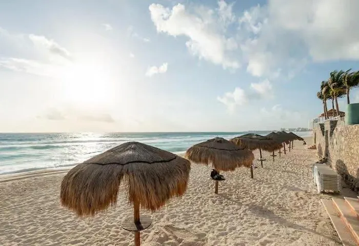 Large House With Pool In Cancun For Big Groups