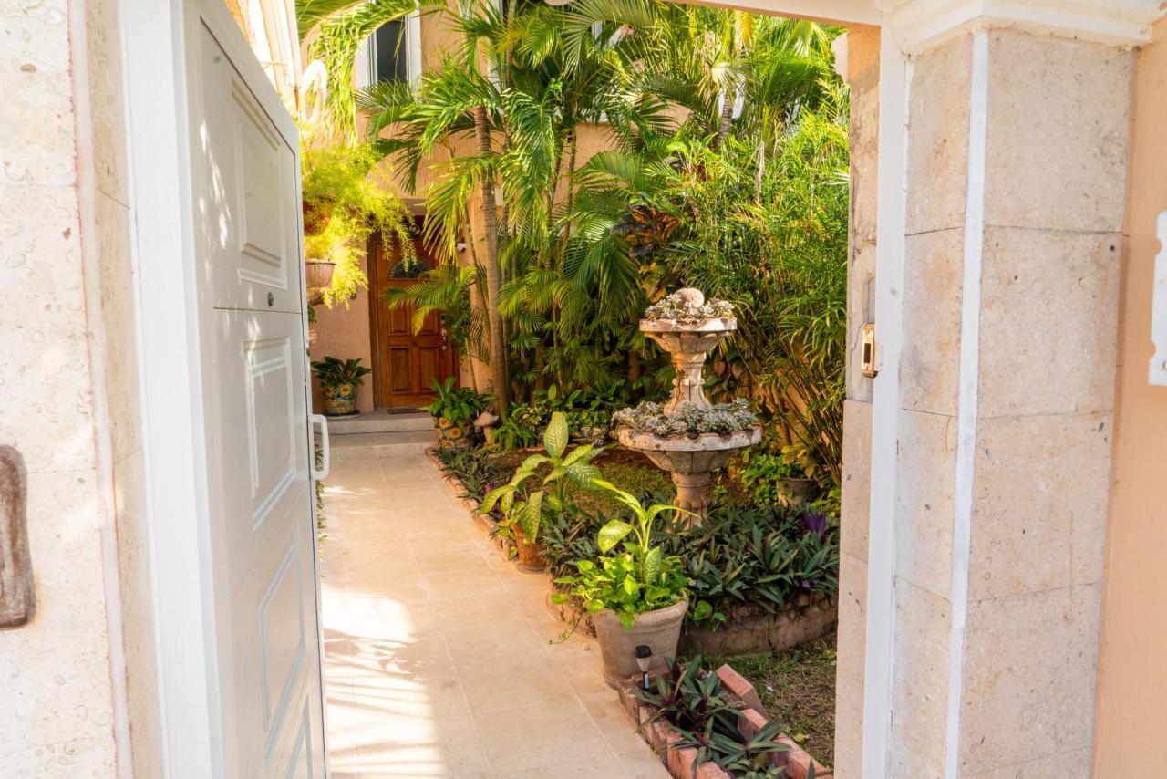 Magnifica Palmeras Luxurious 4 Bedroom 6 Bds 4 Ba Private Pool Lagoon Front Super Fast Wifi *