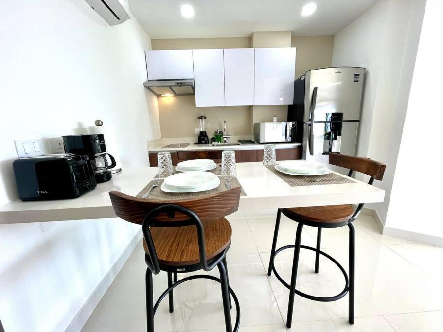 Beautiful Loft With Unique Rooftop & Location! Apartamento
