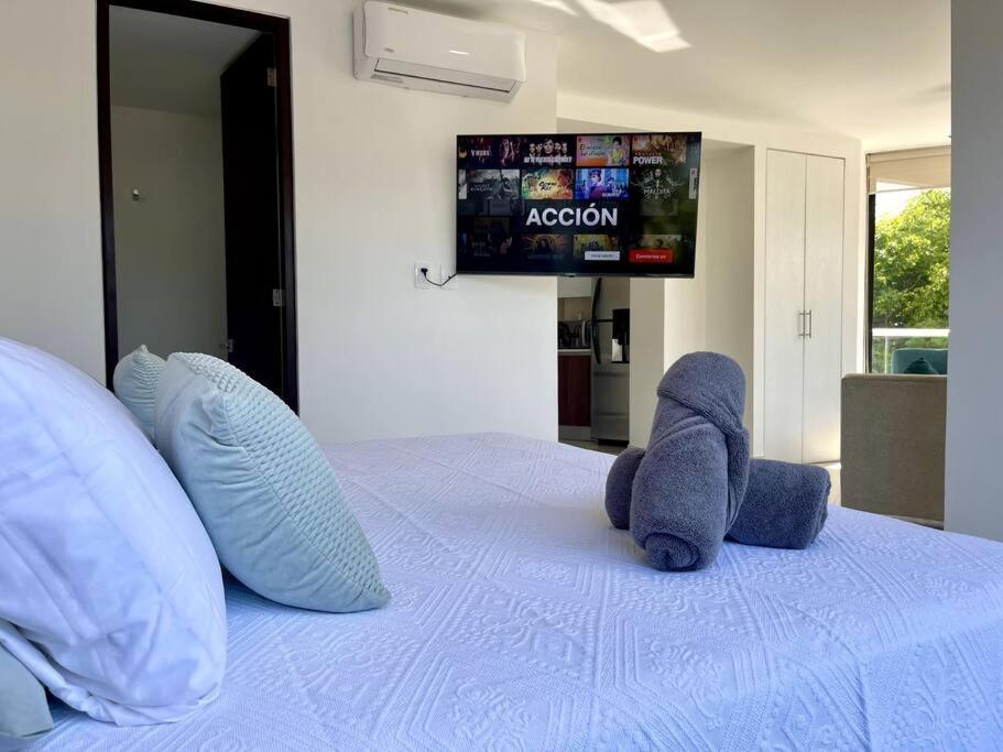Beautiful Loft With Unique Rooftop & Location! Apartamento