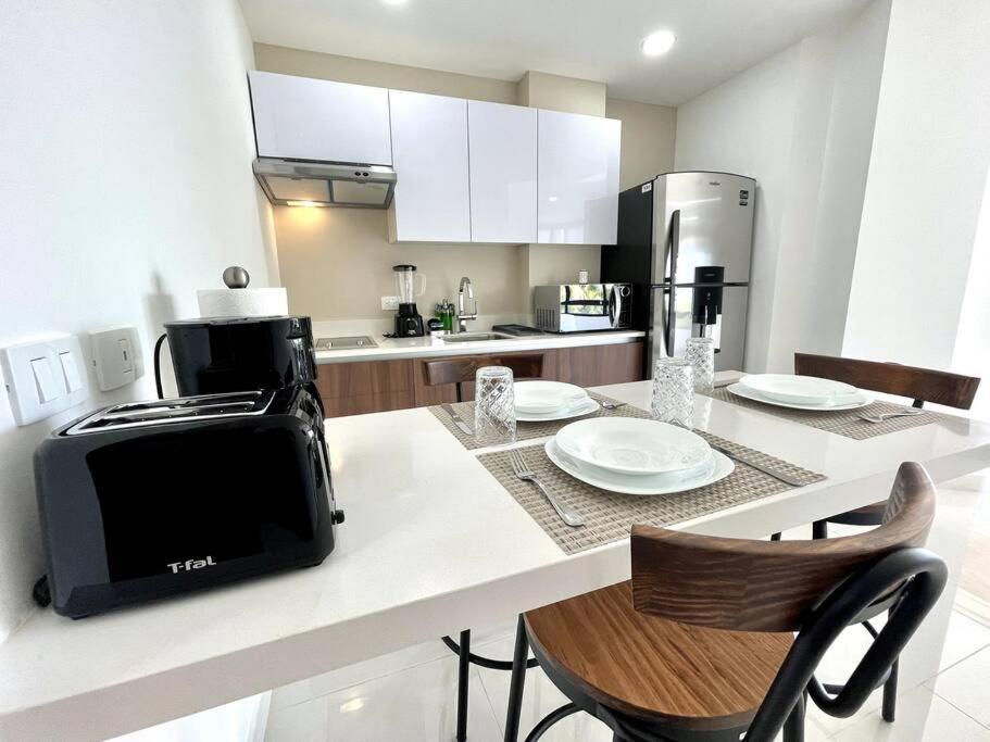 Beautiful Loft With Unique Rooftop & Location! Apartamento Cancún