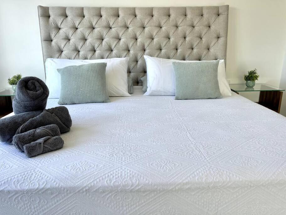 Beautiful Loft With Unique Rooftop & Location! Apartamento