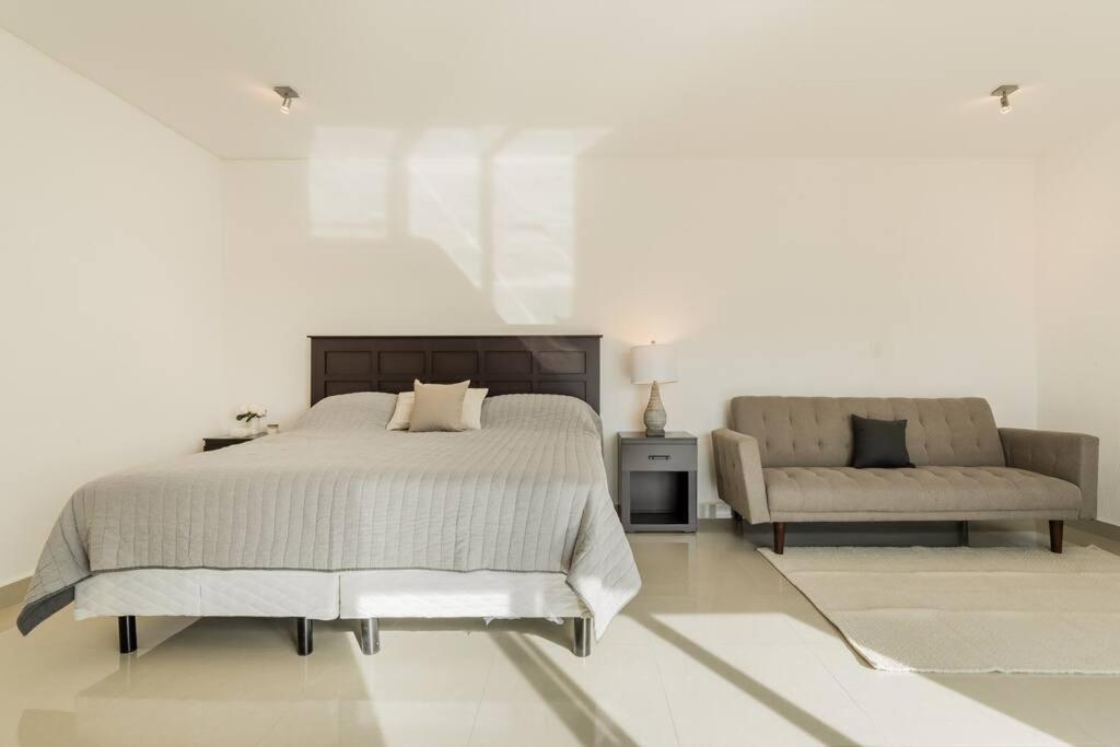 Stylish Lagoon Front By Casa Paraiso Villa *