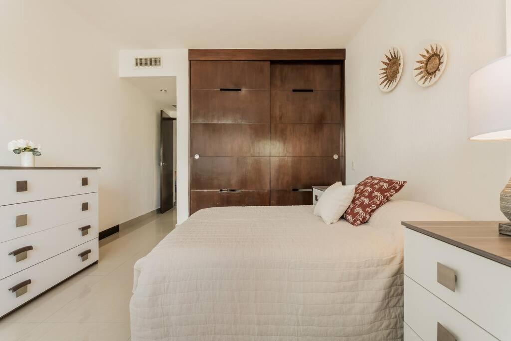 Stylish Lagoon Front By Casa Paraiso Villa *
