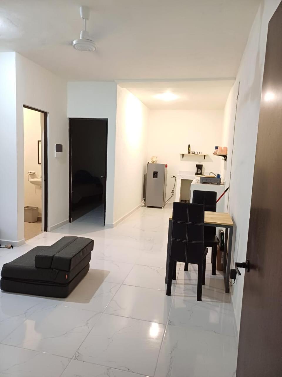 Toro Valenzuela Apartment