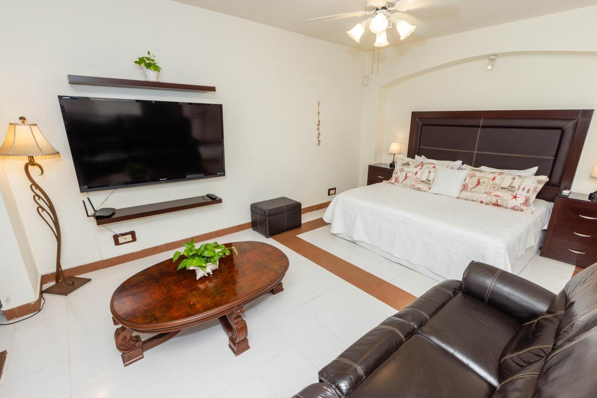 Magnifica Palmeras Luxurious 4 Bedroom 6 Bds 4 Ba Private Pool Lagoon Front Super Fast Wifi Cancún