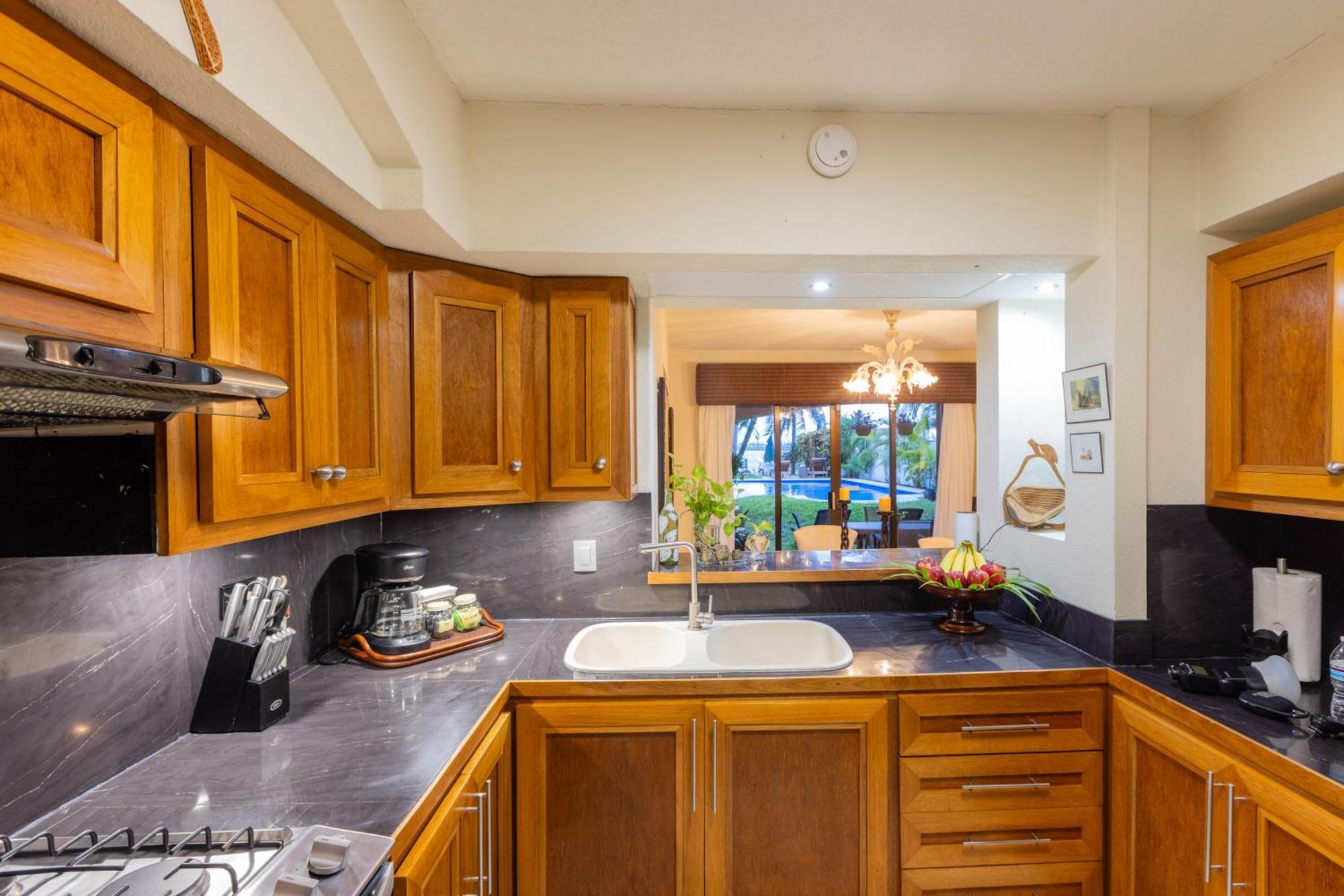 Magnifica Palmeras Luxurious 4 Bedroom 6 Bds 4 Ba Private Pool Lagoon Front Super Fast Wifi *