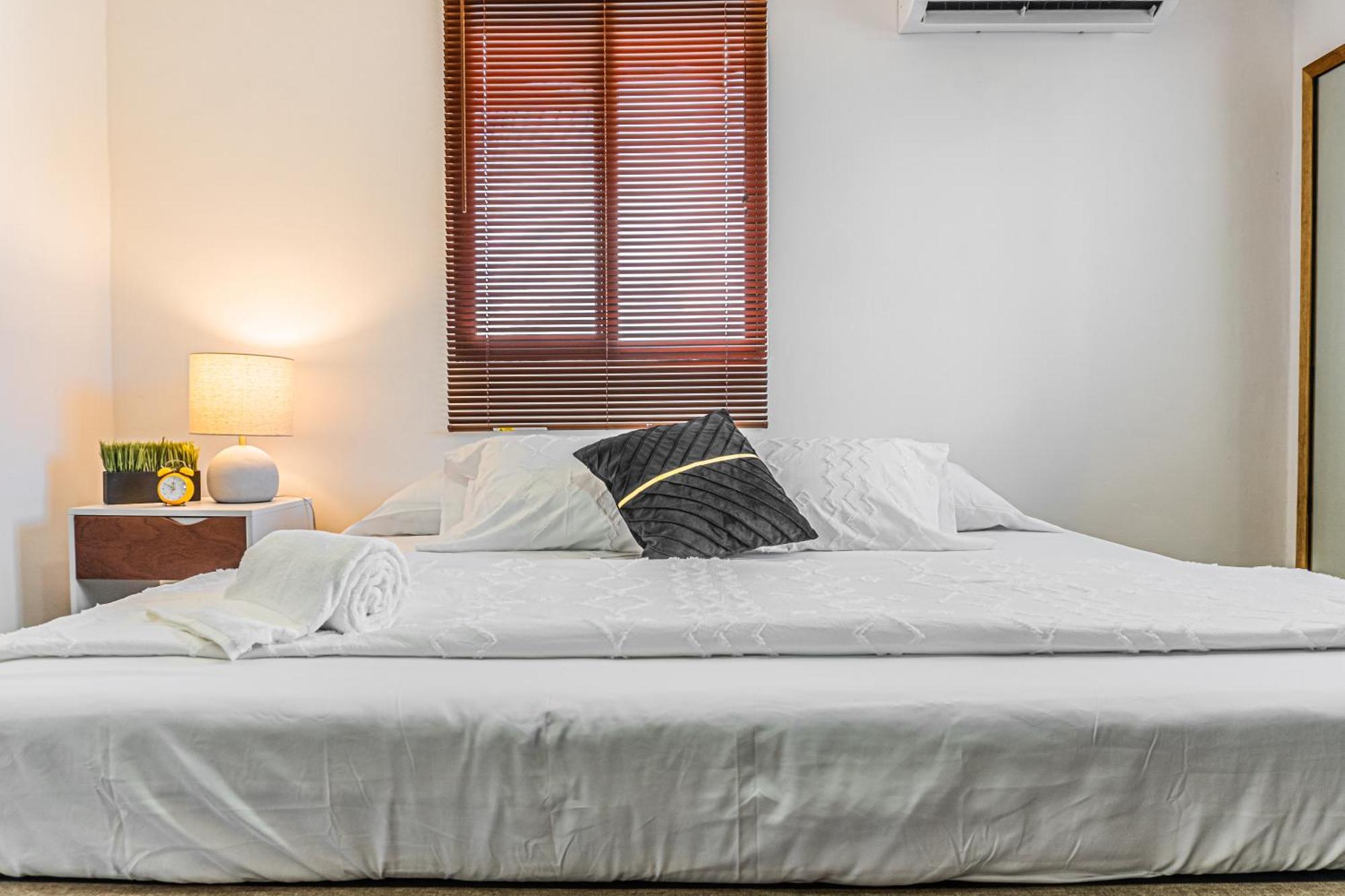 Pako - Luxurious & Spacious 2 Bedroom Close To The Beach, Free Wi-fi, Ideal Location In Downtown Centro *
