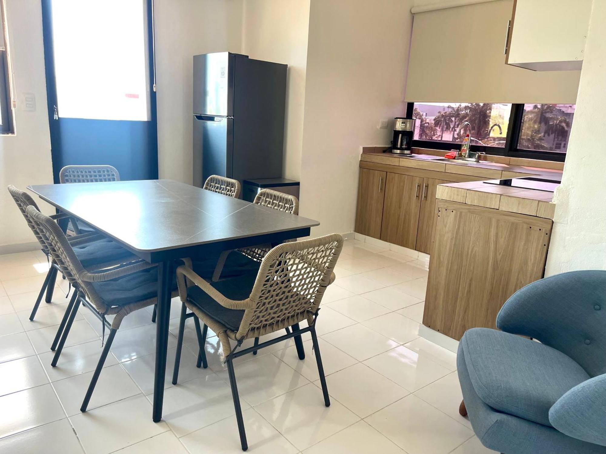 Deco 6b Modern Great Location