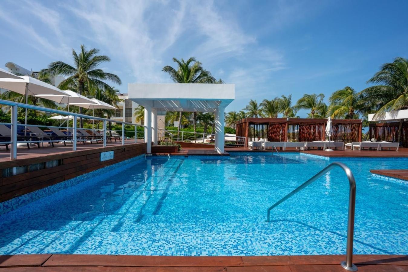 2br Beachfront Exclusive W/ Features Apartamento Cancún
