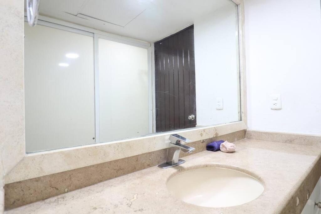 Modern With Lagoon View Apartamento Cancún