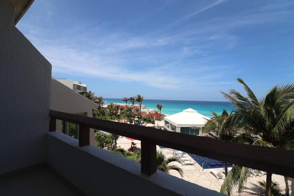 Comfort And Sea View With Balcony Cancún