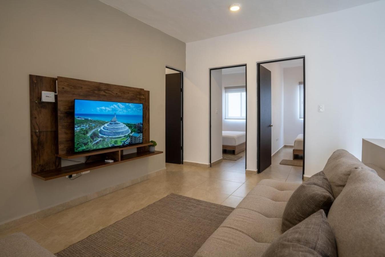 3br House W/ Pool, Security & Excellent Location! *