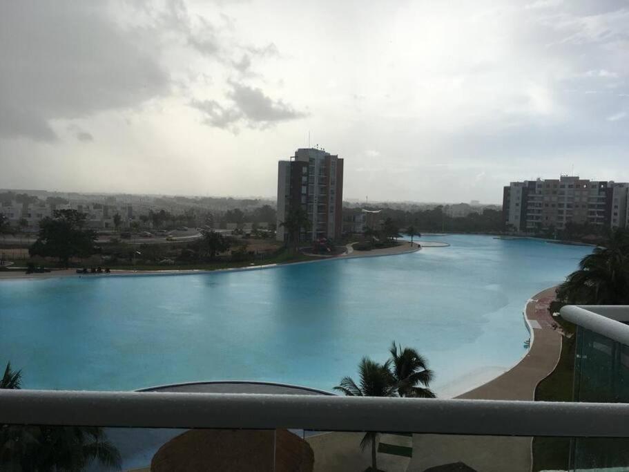 Increible Laguna Artificial Y 7 Albercas * Cancún